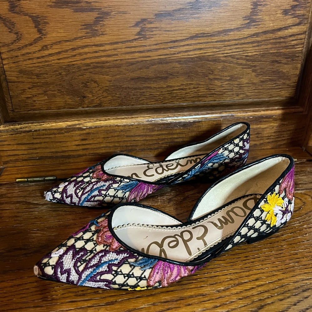 Colorful Embroidered Women's Flats